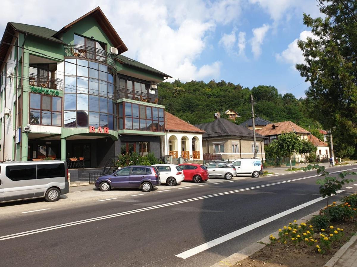 Apartament Relax Apartment Calimanesti Exterior photo